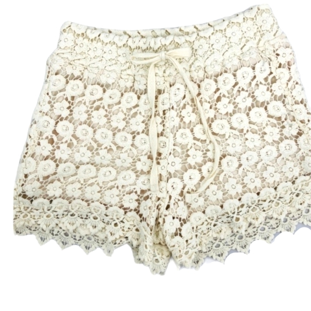 Wallflower Women’s S Cream Crochet Flower Lace RN# 120246 Cotton Blend Shorts